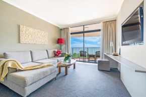 Harbourfront Ease in Two Adjacent Seaview Suites Darwin